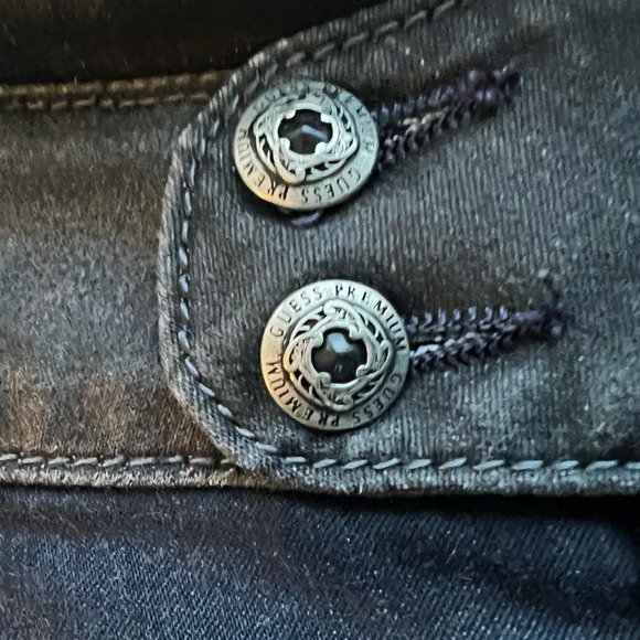 Guess premium denim skirt with zipper in back, size 27 - Picture 7 of 11